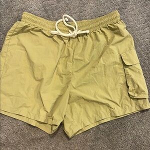 Donni Casual Tan Cargo Shorts size medium.  Good condition